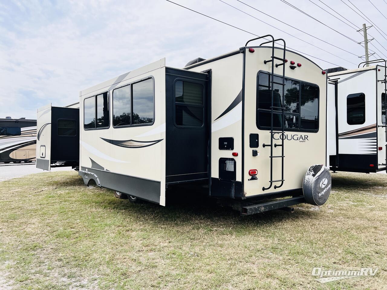 2019 Keystone Cougar Half-Ton Series 33SAB Photo 2