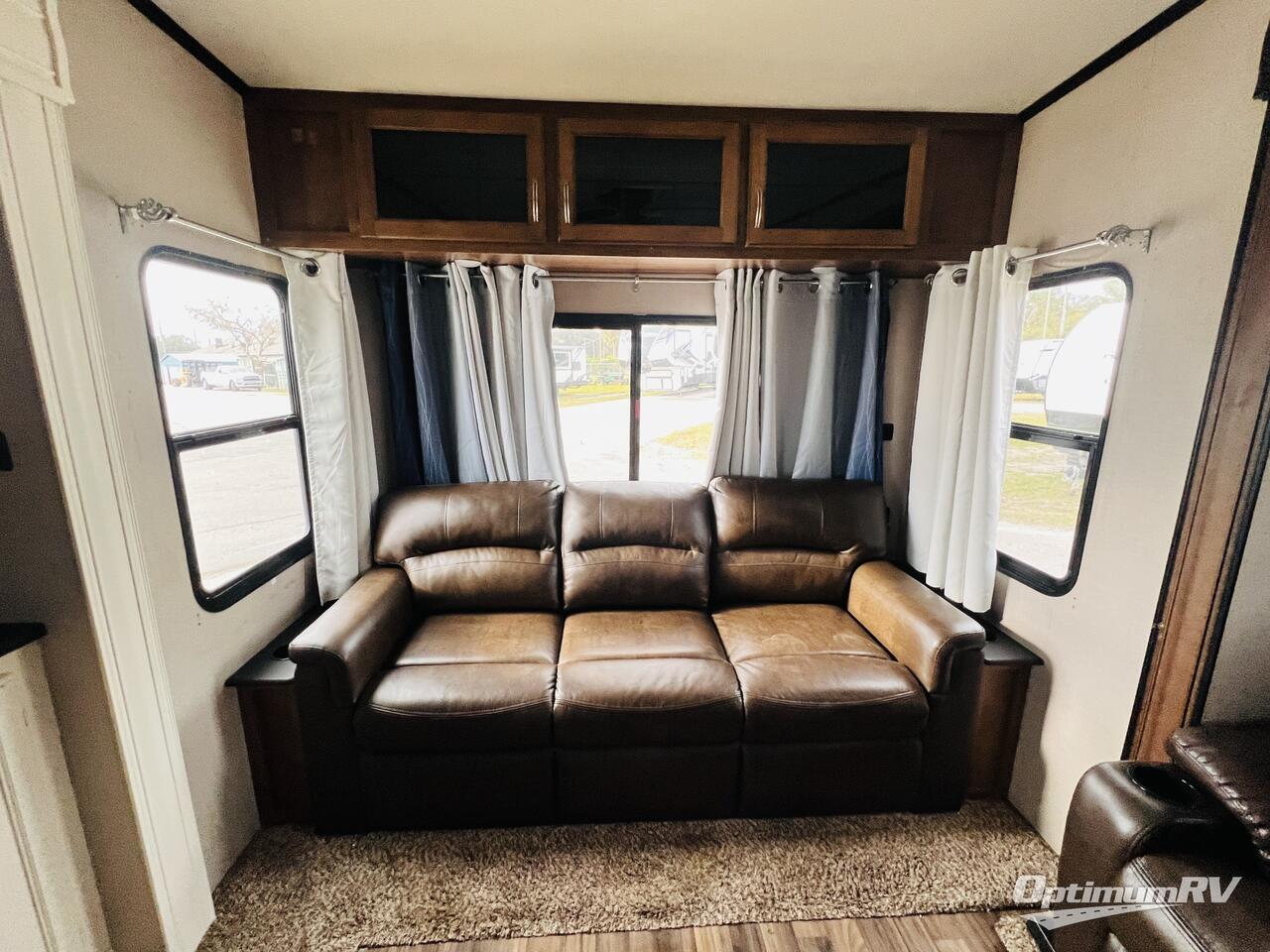 2018 Coachmen Chaparral 392MBL Photo 9