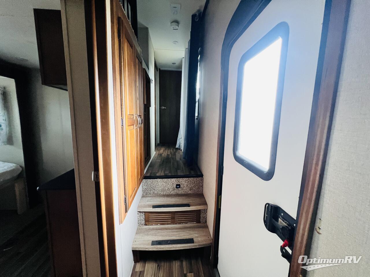 2018 Coachmen Chaparral 392MBL Photo 19