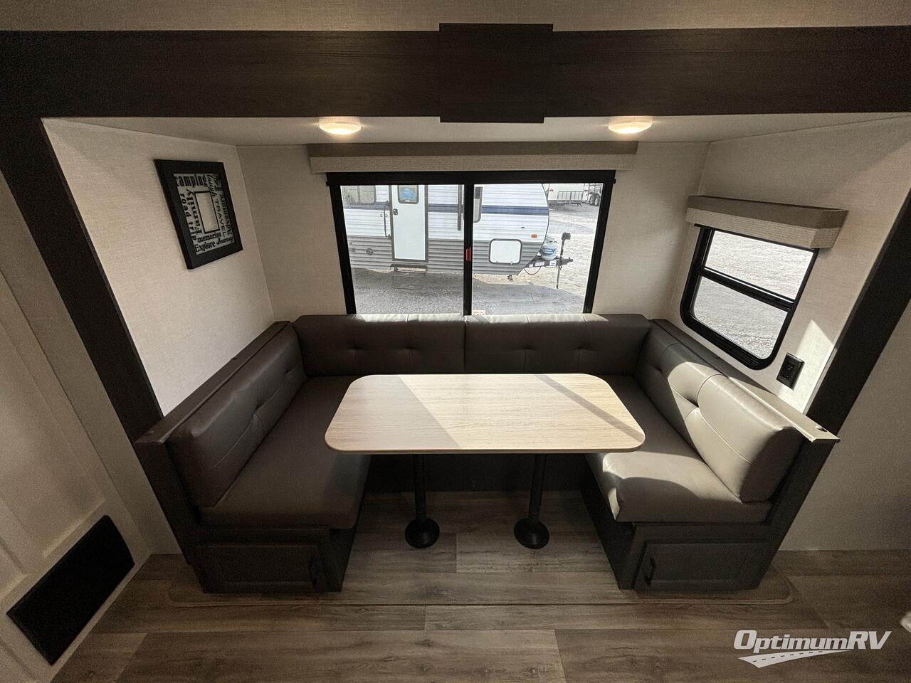 2025 Venture Stratus 211VBH Photo 6