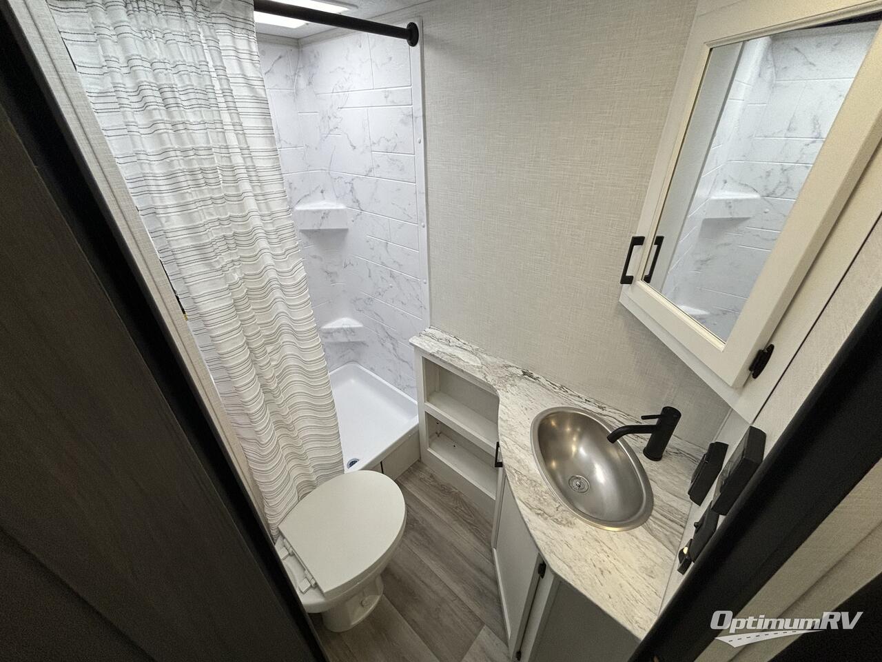 2025 Venture Stratus 211VBH Photo 11