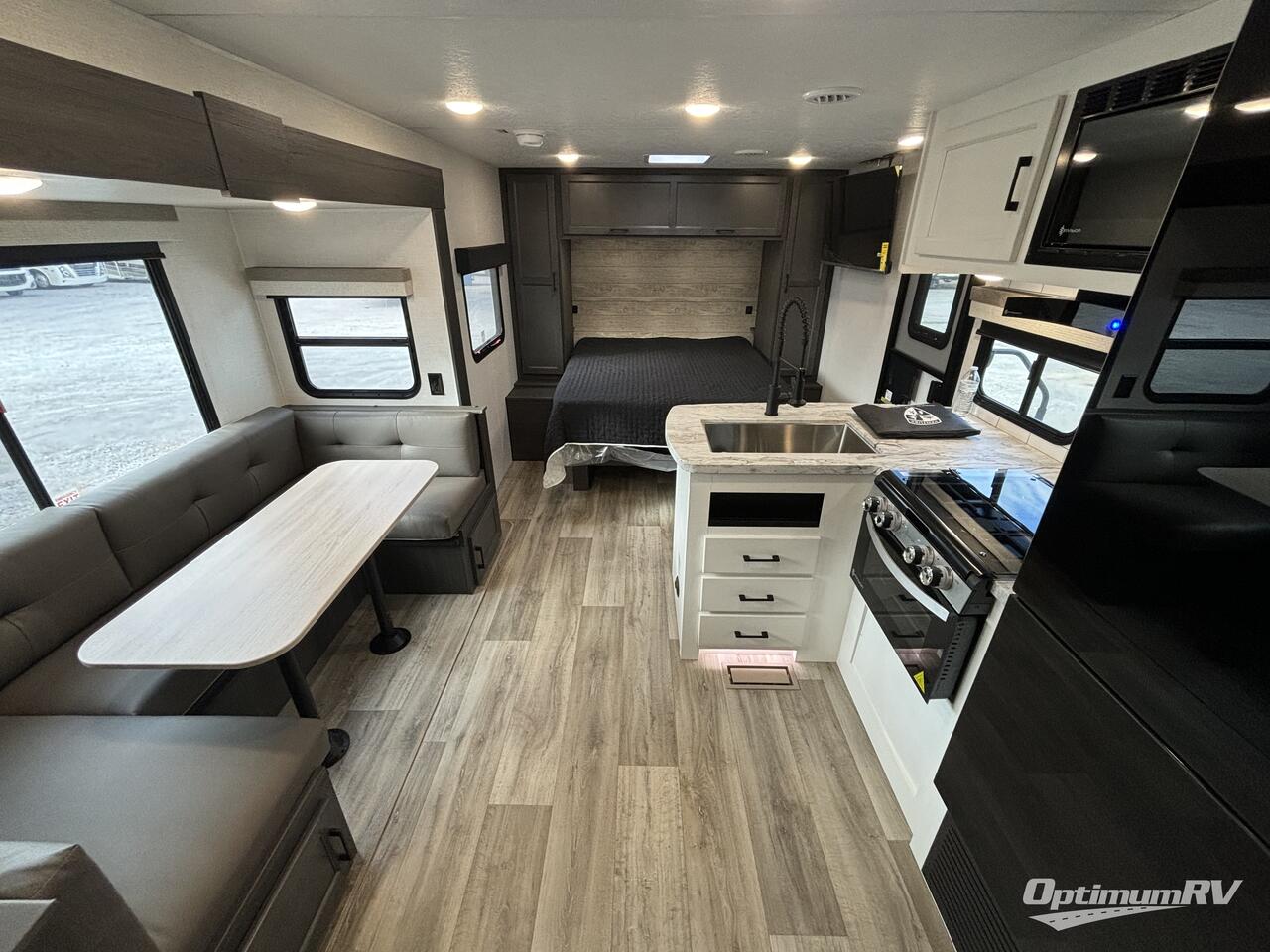 2025 Venture Stratus 211VBH Photo 4