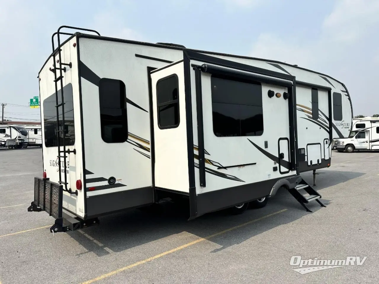 2020 Forest River Rockwood Signature Ultra Lite 8299BS Photo 3