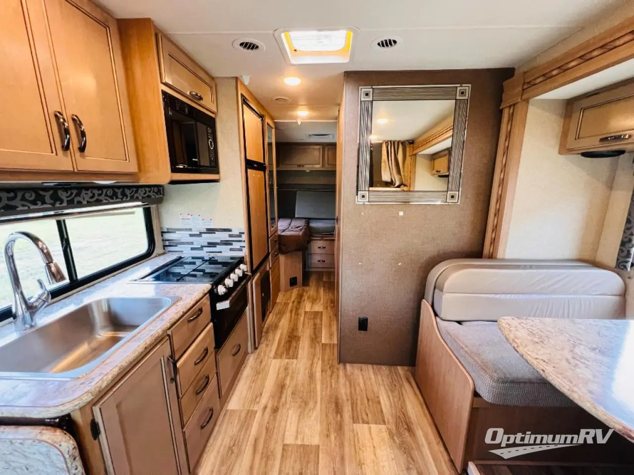 2019 Thor Four Winds 25V Photo 4