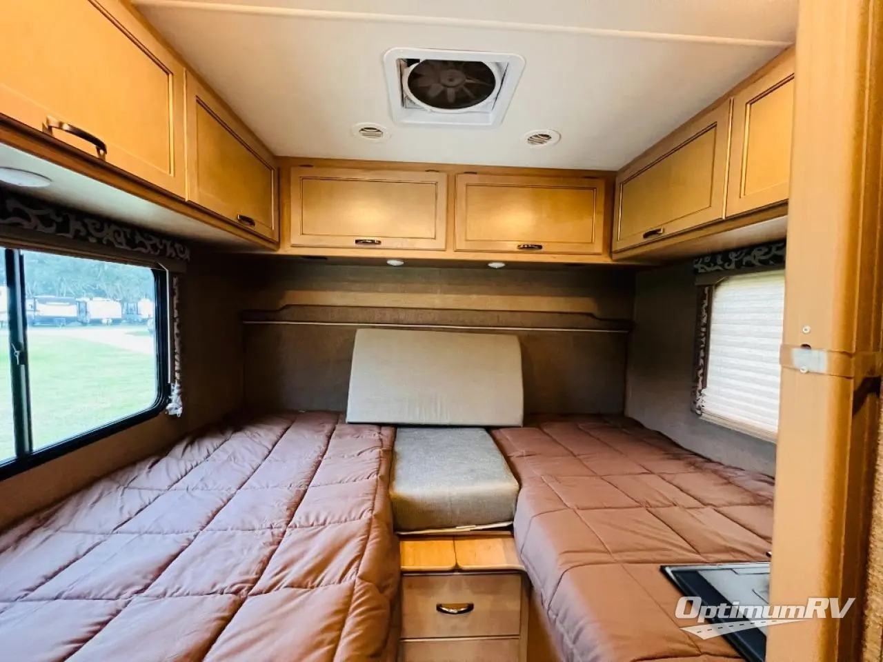 2019 Thor Four Winds 25V Photo 16