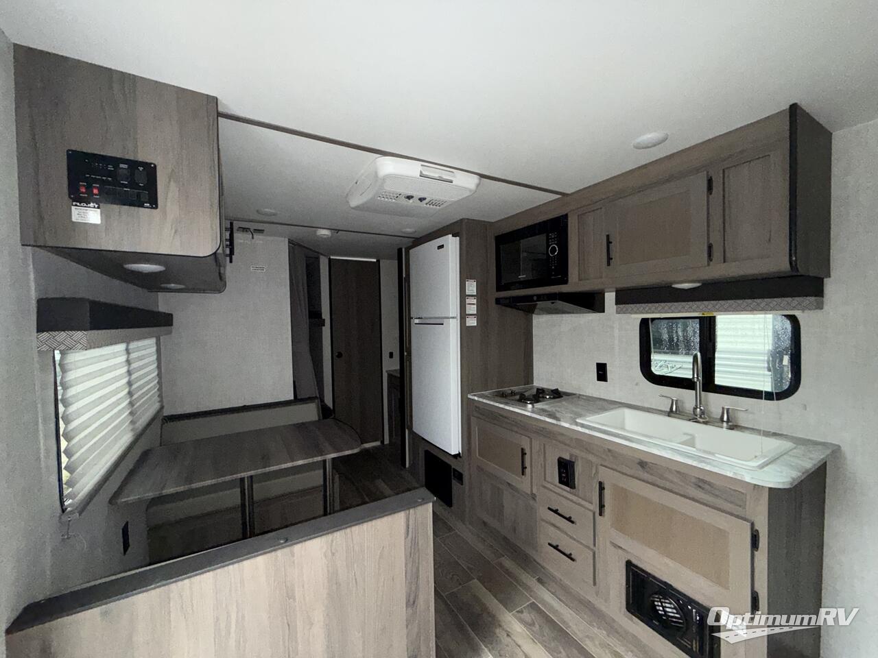 2022 Gulf Stream Kingsport Ultra Lite 248BH Photo 5