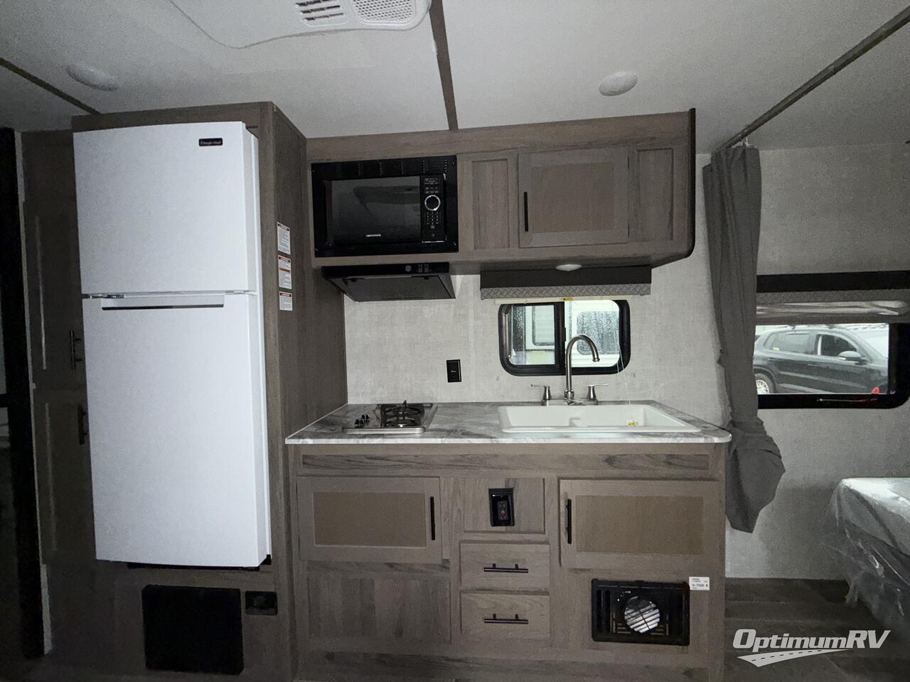 2022 Gulf Stream Kingsport Ultra Lite 248BH Photo 6