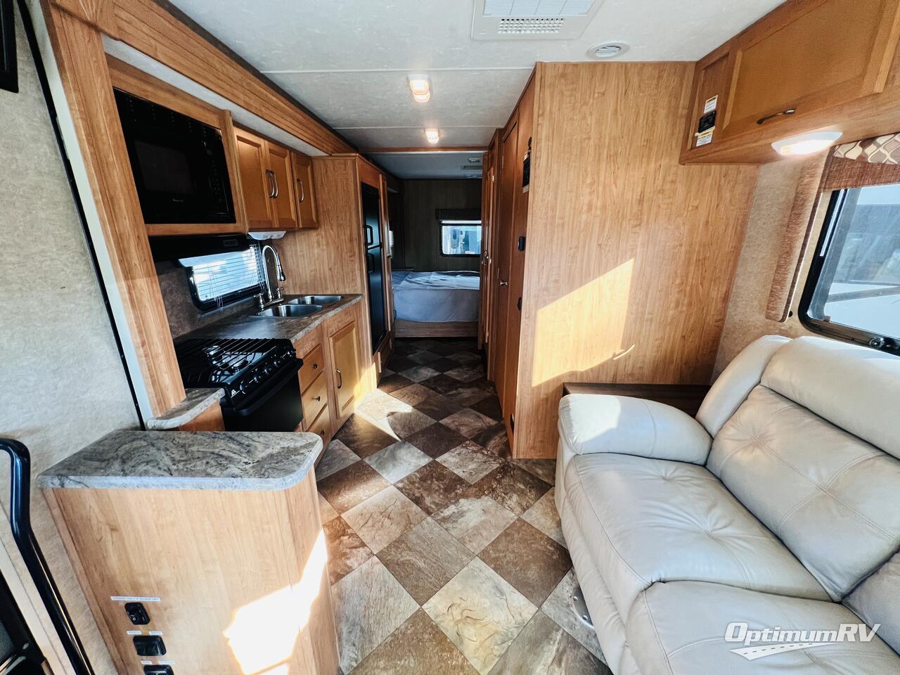 2015 Coachmen Pursuit 27 KB Photo 4