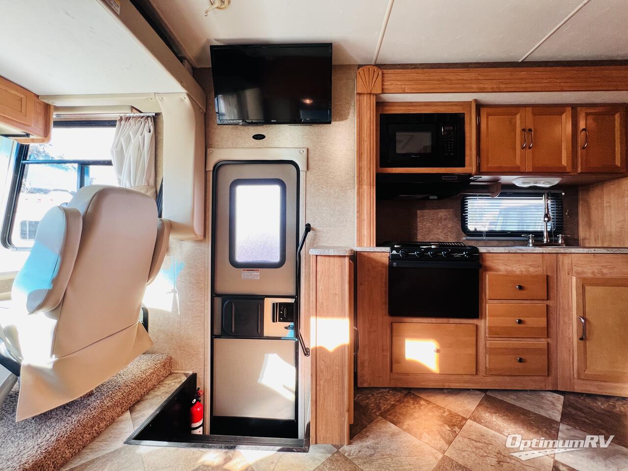 2015 Coachmen Pursuit 27 KB Photo 9