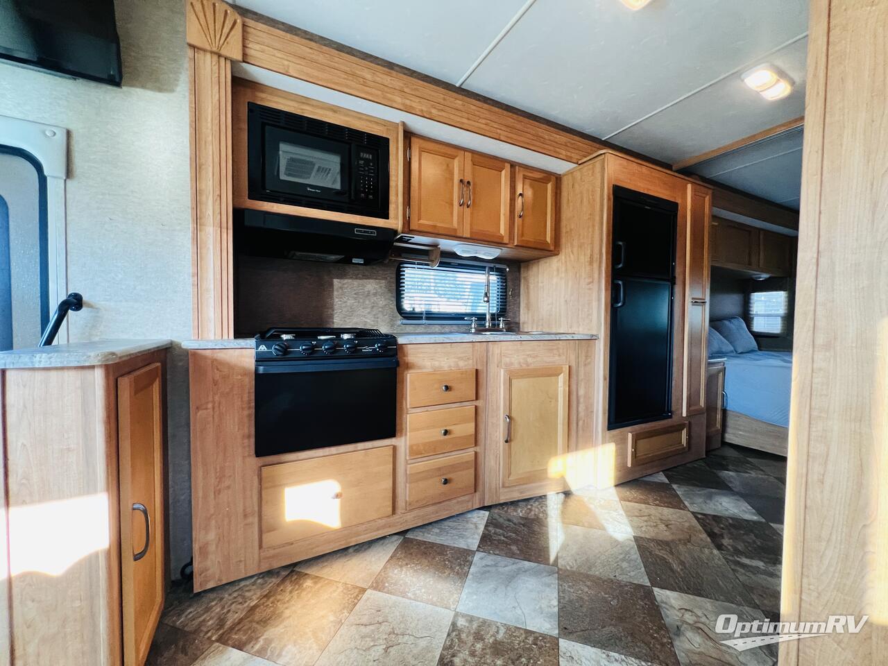 2015 Coachmen Pursuit 27 KB Photo 10