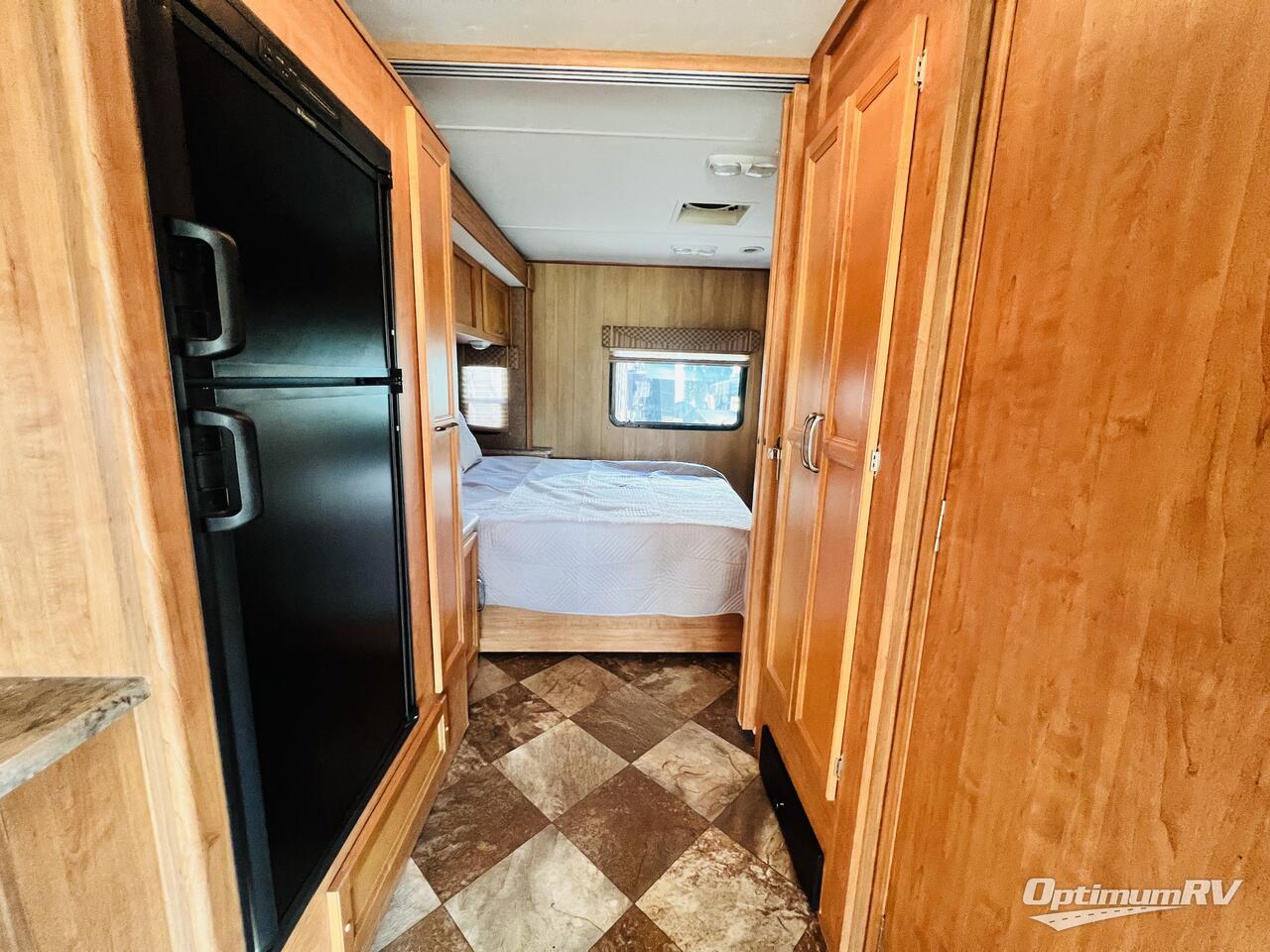 2015 Coachmen Pursuit 27 KB Photo 15