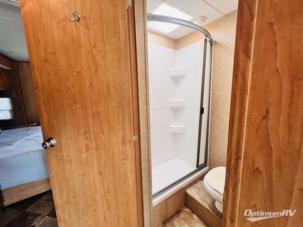 2015 Coachmen Pursuit 27 KB Photo 21