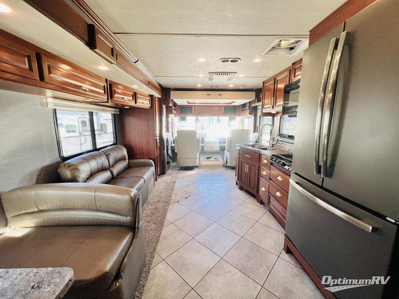 2016 Fleetwood Bounder 33C Photo 5