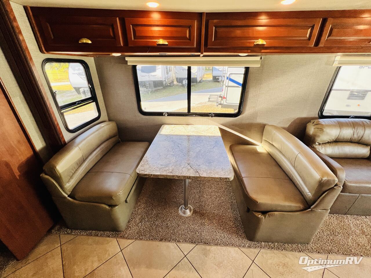 2016 Fleetwood Bounder 33C Photo 9