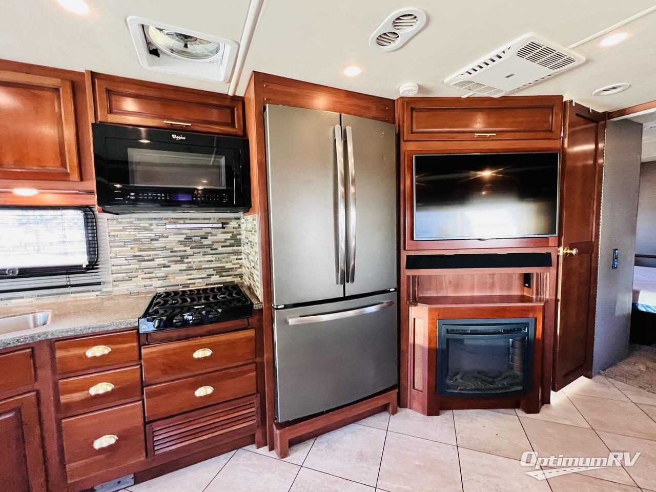 2016 Fleetwood Bounder 33C Photo 15