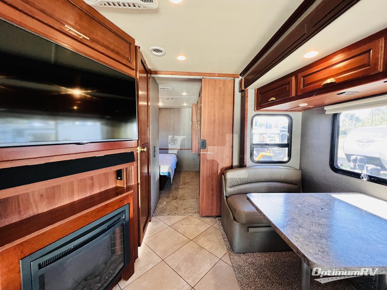 2016 Fleetwood Bounder 33C Photo 16