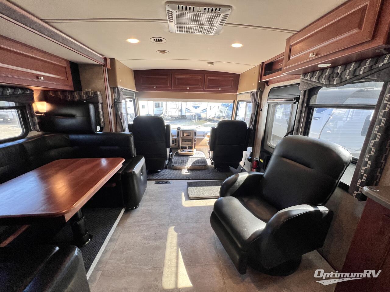 2015 Winnebago Sightseer 30A Photo 6