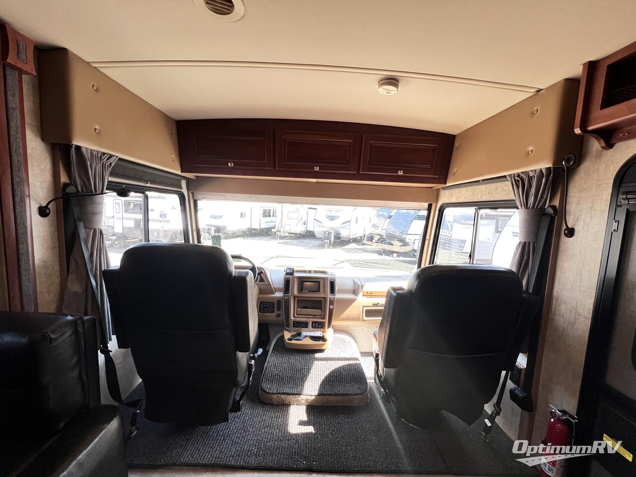 2015 Winnebago Sightseer 30A Photo 7