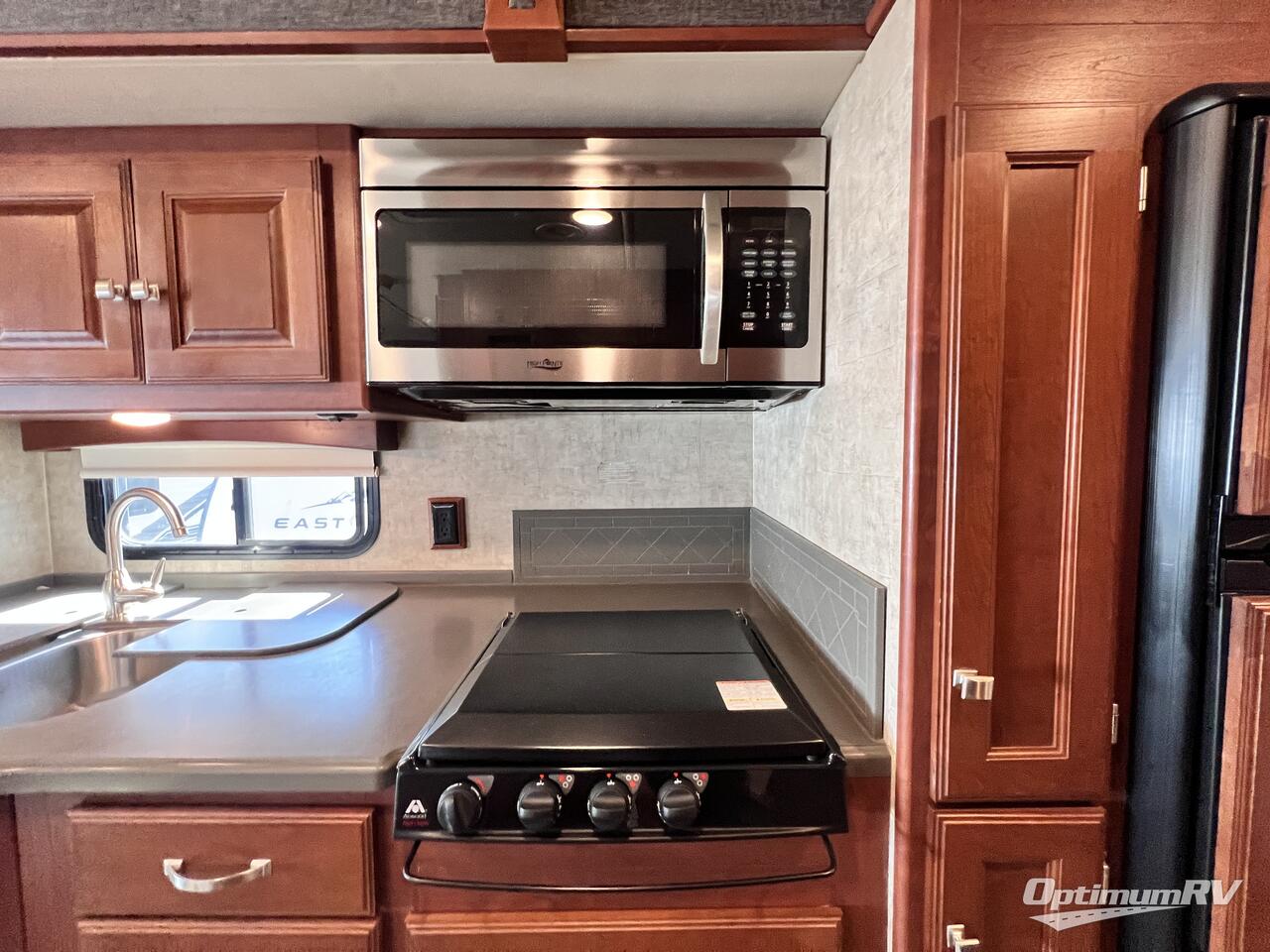 2015 Winnebago Sightseer 30A Photo 13