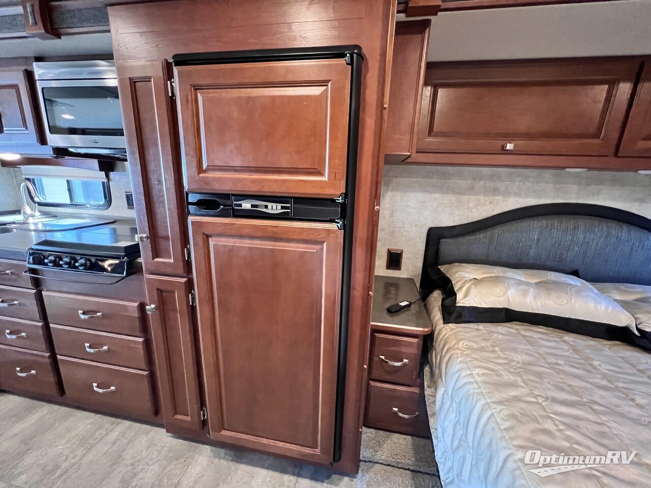 2015 Winnebago Sightseer 30A Photo 14