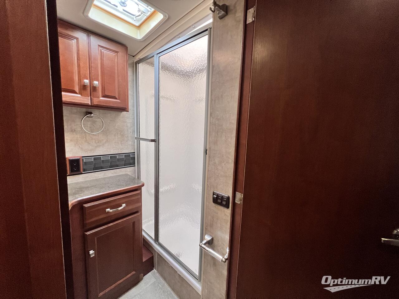 2015 Winnebago Sightseer 30A Photo 16