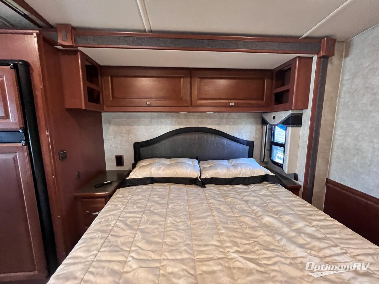 2015 Winnebago Sightseer 30A Photo 19