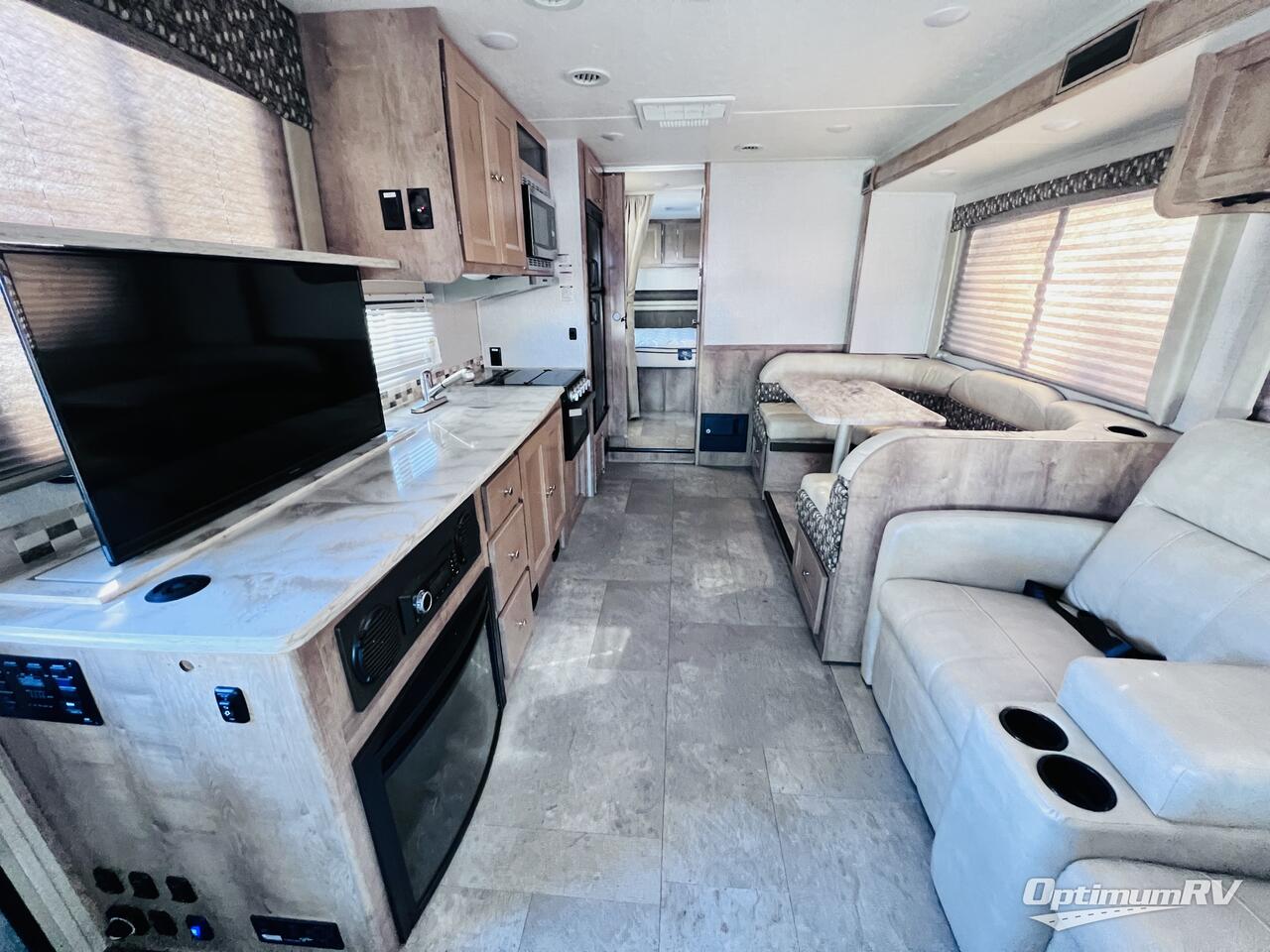 2019 Coachmen Leprechaun 319MB Ford 450 Photo 5