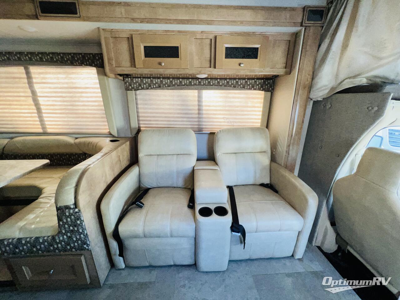 2019 Coachmen Leprechaun 319MB Ford 450 Photo 11