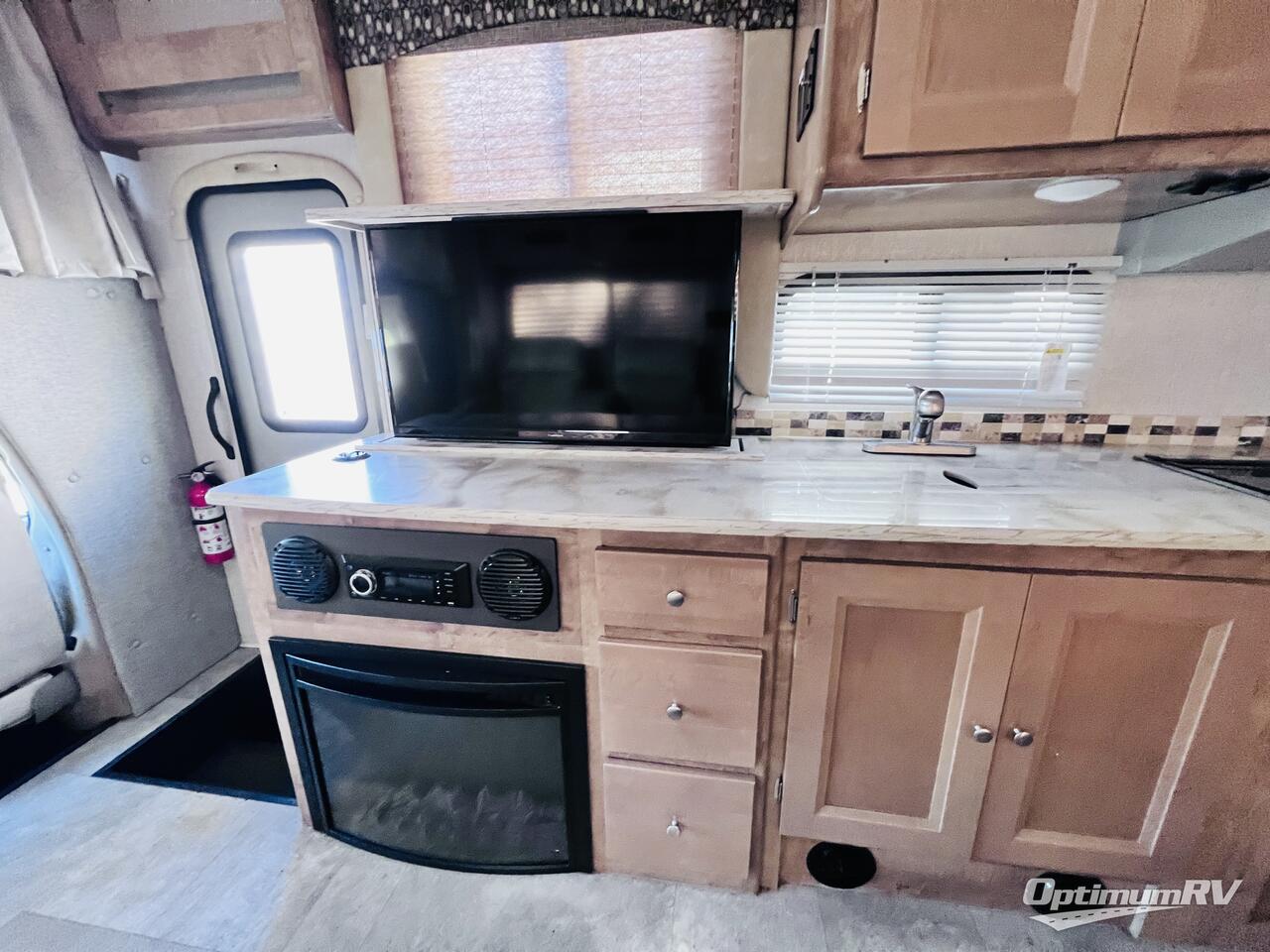 2019 Coachmen Leprechaun 319MB Ford 450 Photo 12