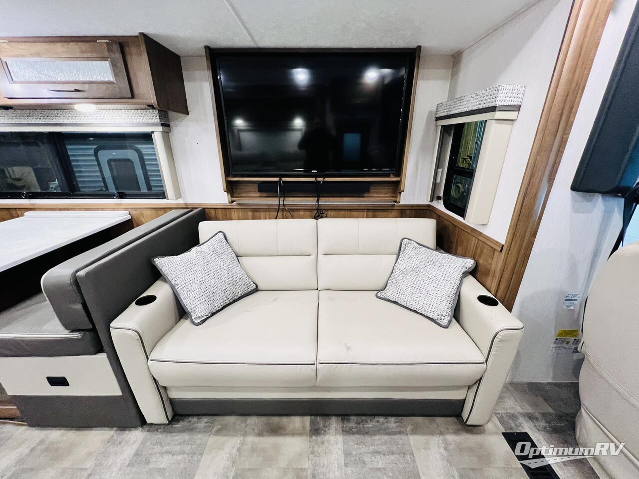 2020 Coachmen Mirada 35OS Photo 6