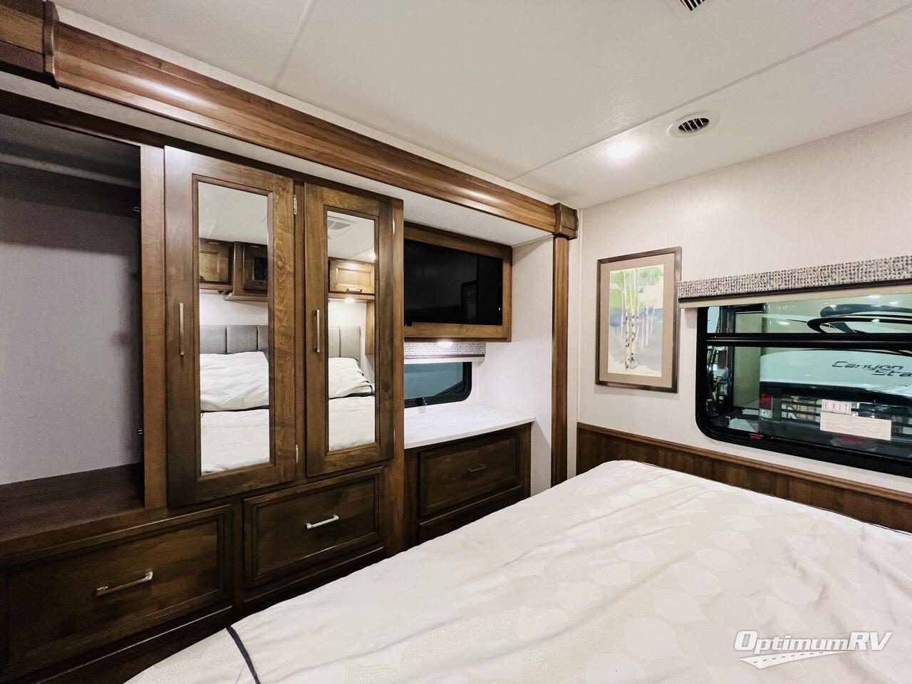 2020 Coachmen Mirada 35OS Photo 23