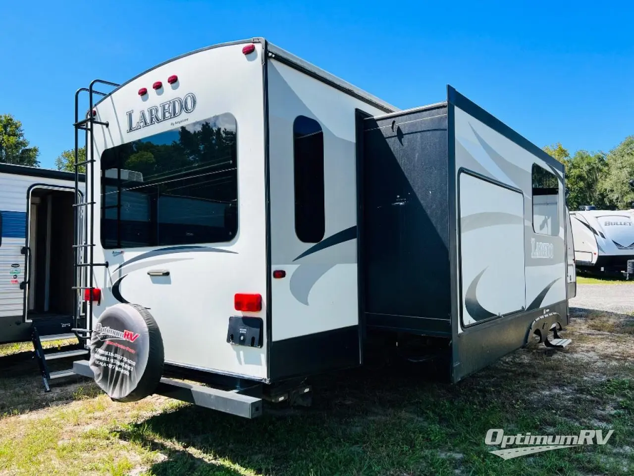 2017 Keystone Laredo 330RL Photo 2