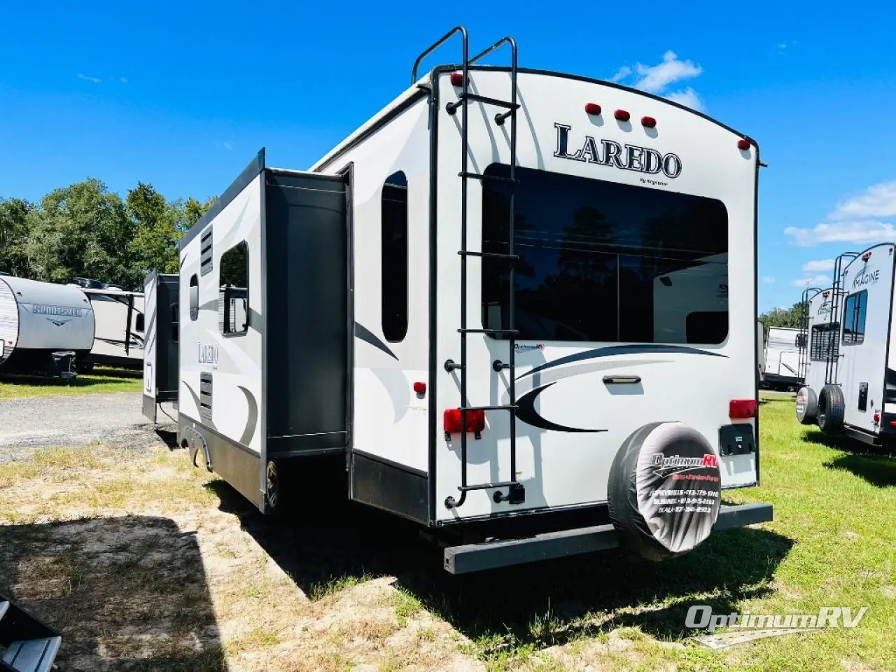 2017 Keystone Laredo 330RL Photo 3