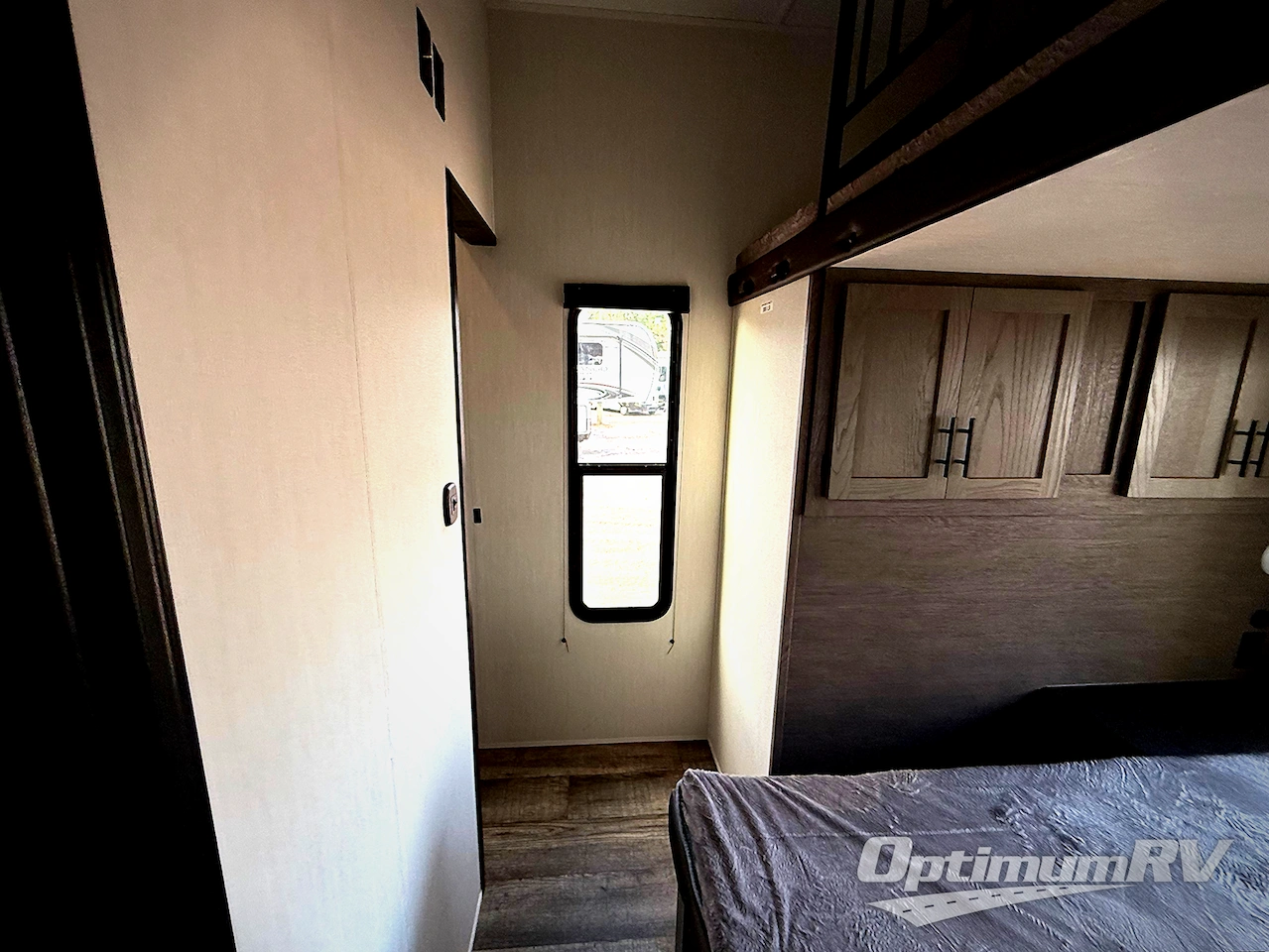 2025 Forest River Cherokee Arctic Wolf Suite 3750SUITE Photo 16