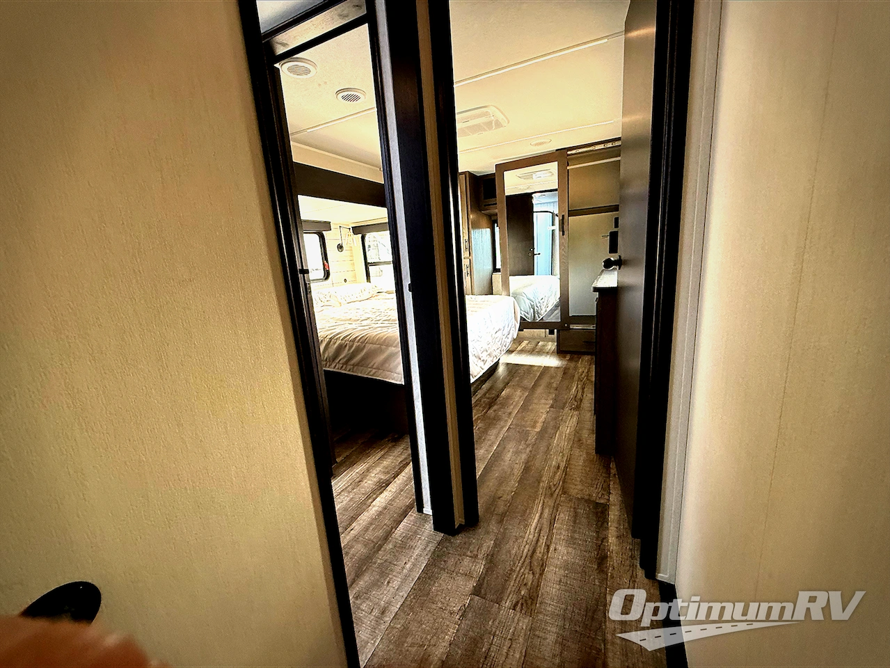 2025 Forest River Cherokee Arctic Wolf Suite 3750SUITE Photo 19