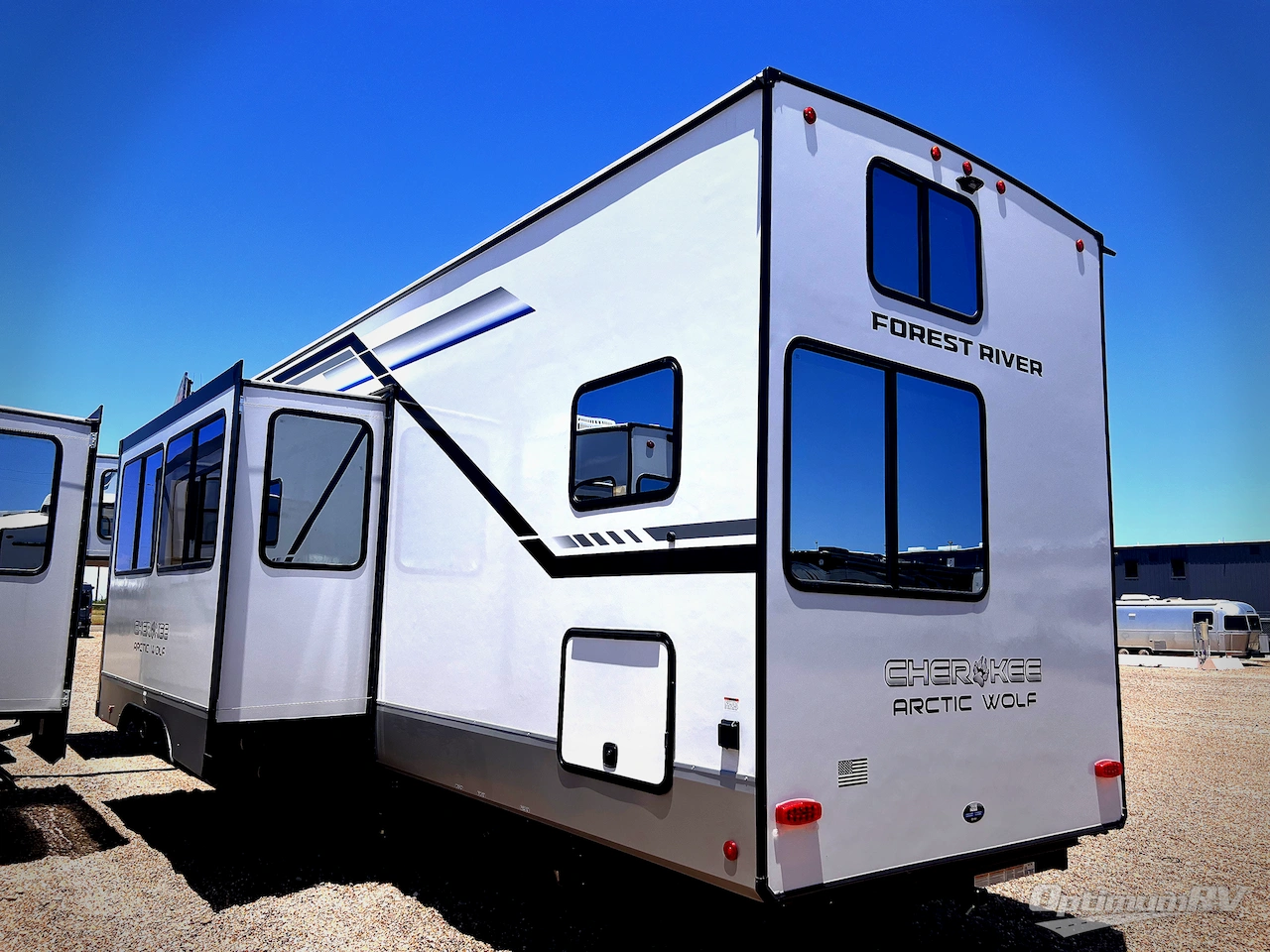 2025 Forest River Cherokee Arctic Wolf Suite 3750SUITE Photo 3