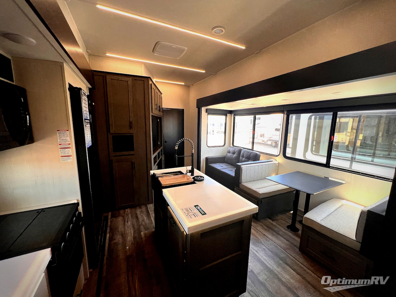 2025 Forest River Cherokee Arctic Wolf Suite 3750SUITE Photo 4