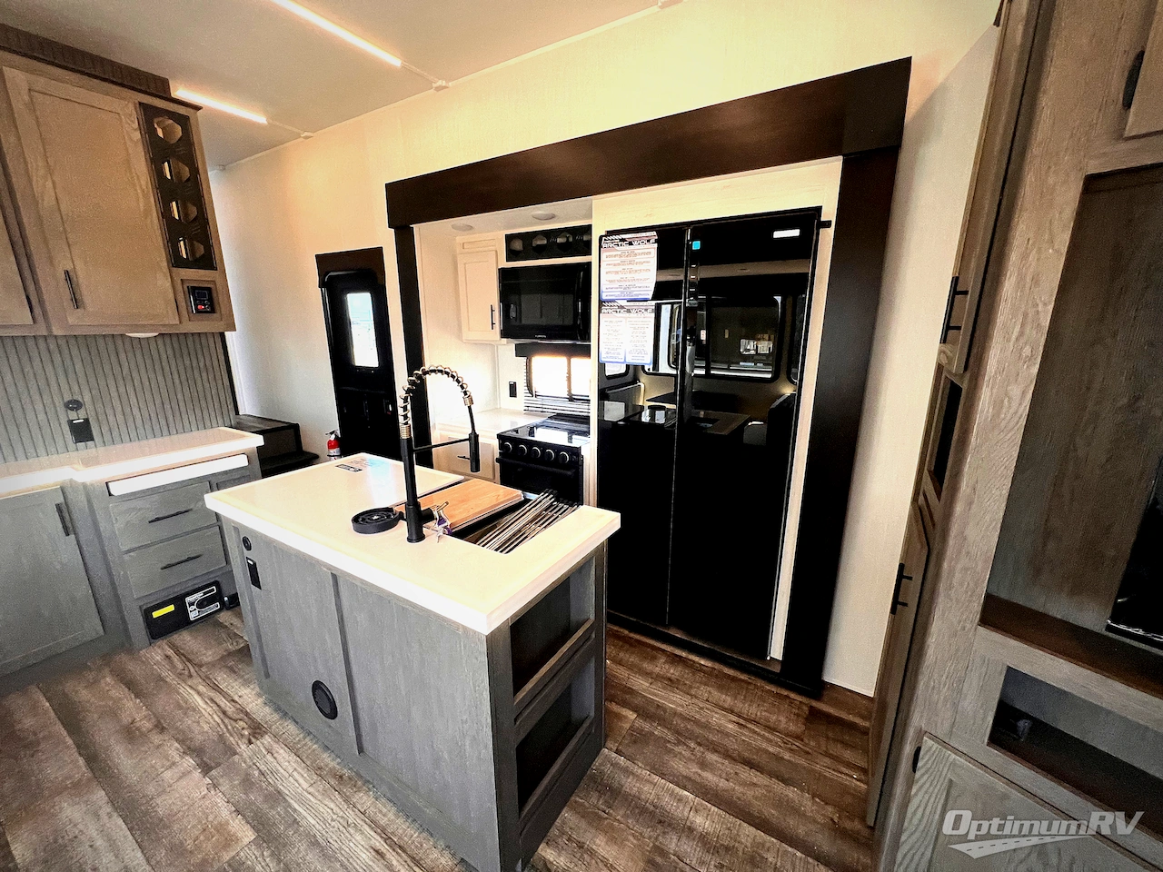 2025 Forest River Cherokee Arctic Wolf Suite 3750SUITE Photo 6