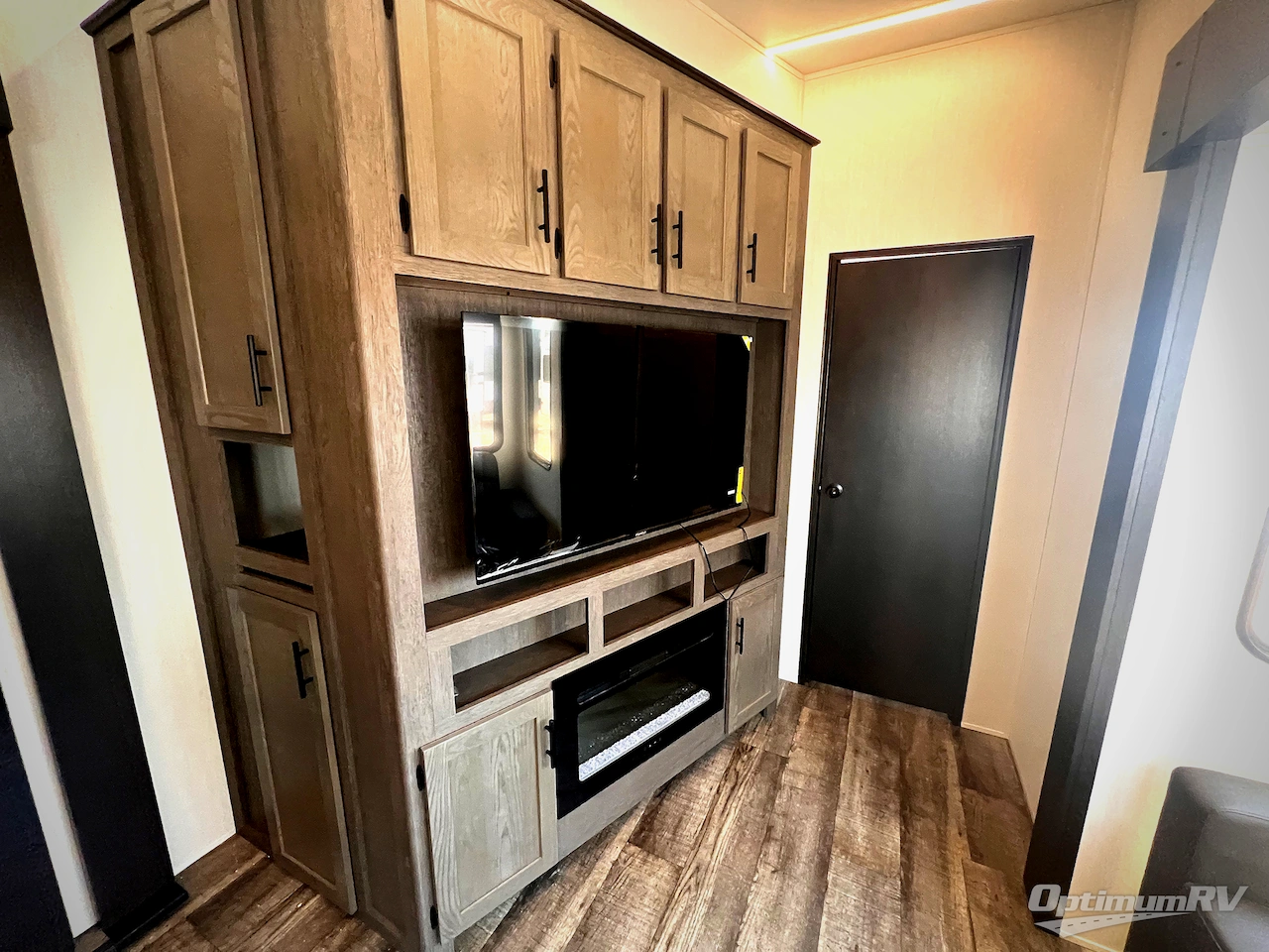 2025 Forest River Cherokee Arctic Wolf Suite 3750SUITE Photo 12