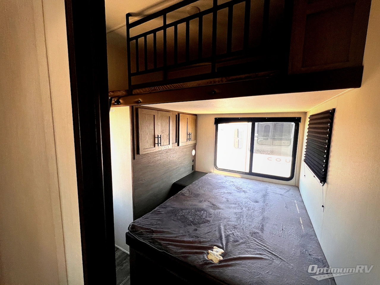 2025 Forest River Cherokee Arctic Wolf Suite 3750SUITE Photo 15