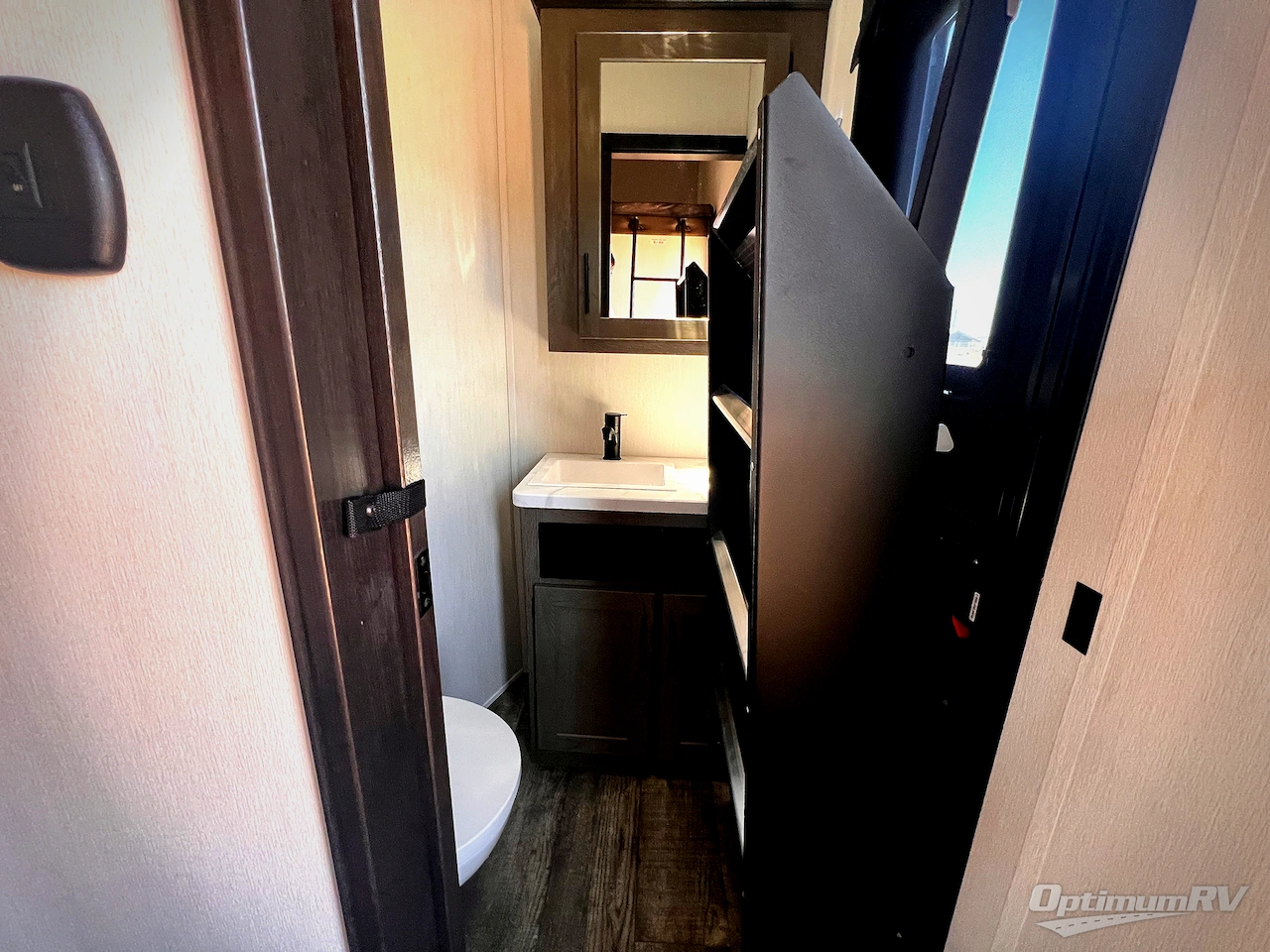 2025 Forest River Cherokee Arctic Wolf Suite 3750SUITE Photo 16