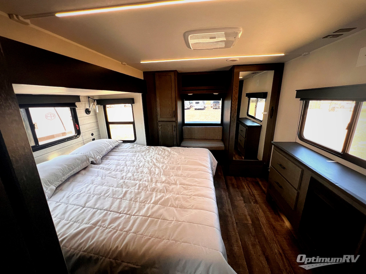 2025 Forest River Cherokee Arctic Wolf Suite 3750SUITE Photo 19