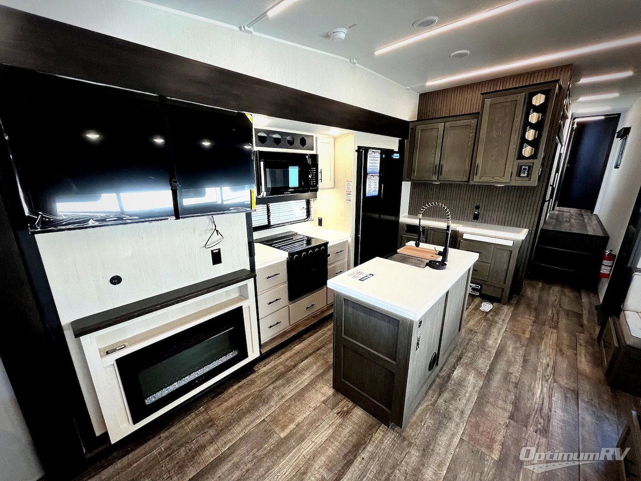 2025 Forest River Cherokee Arctic Wolf Suite 3650SUITE Photo 7