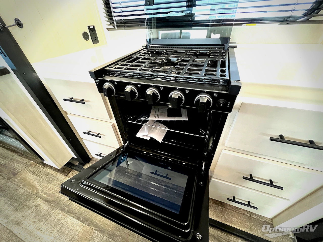 2025 Forest River Cherokee Arctic Wolf Suite 3650SUITE Photo 17