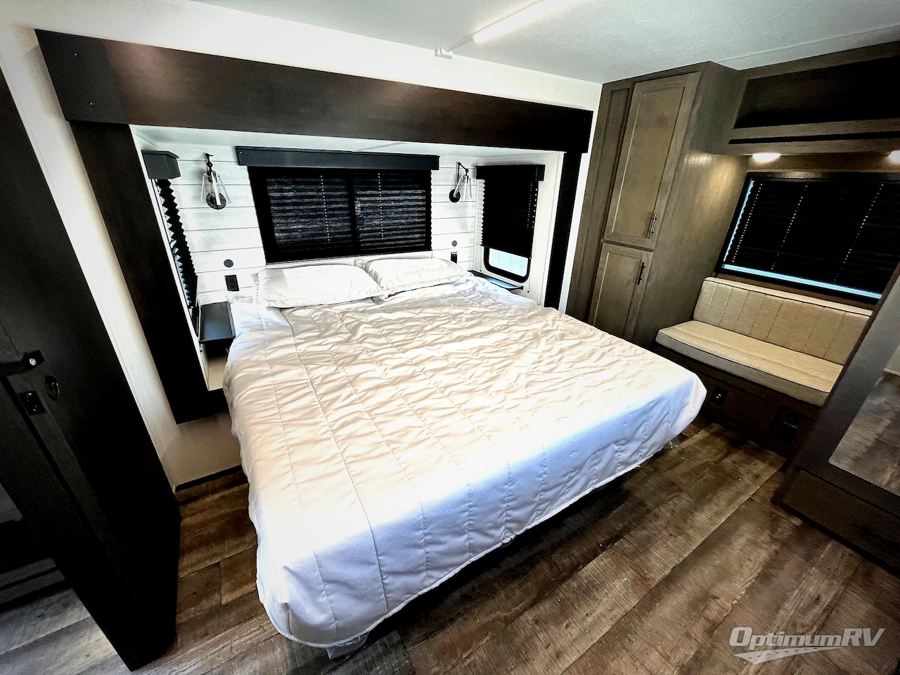 2025 Forest River Cherokee Arctic Wolf Suite 3650SUITE Photo 27