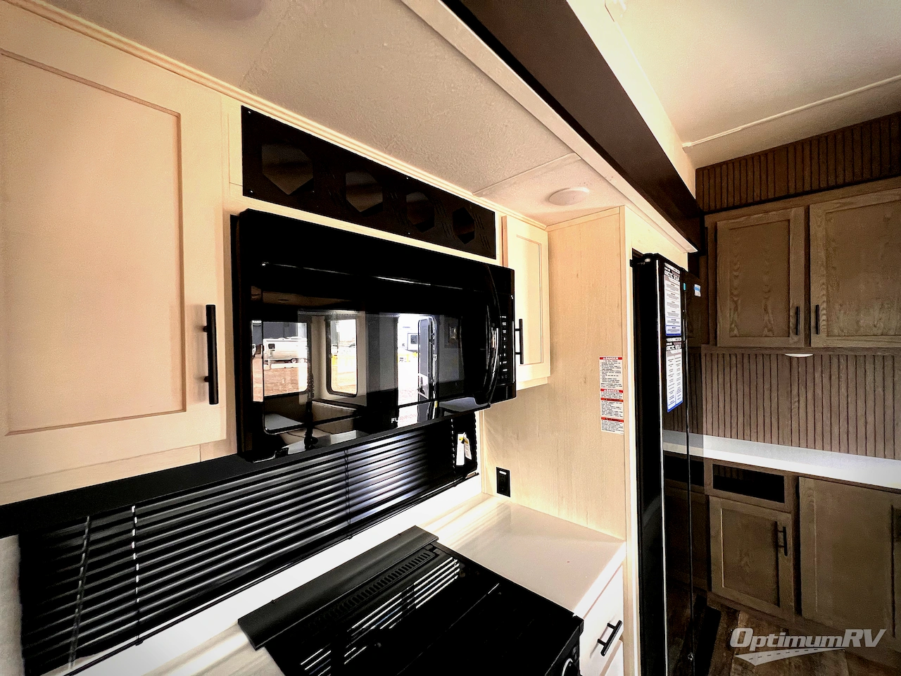 2025 Forest River Cherokee Arctic Wolf Suite 3650SUITE Photo 6
