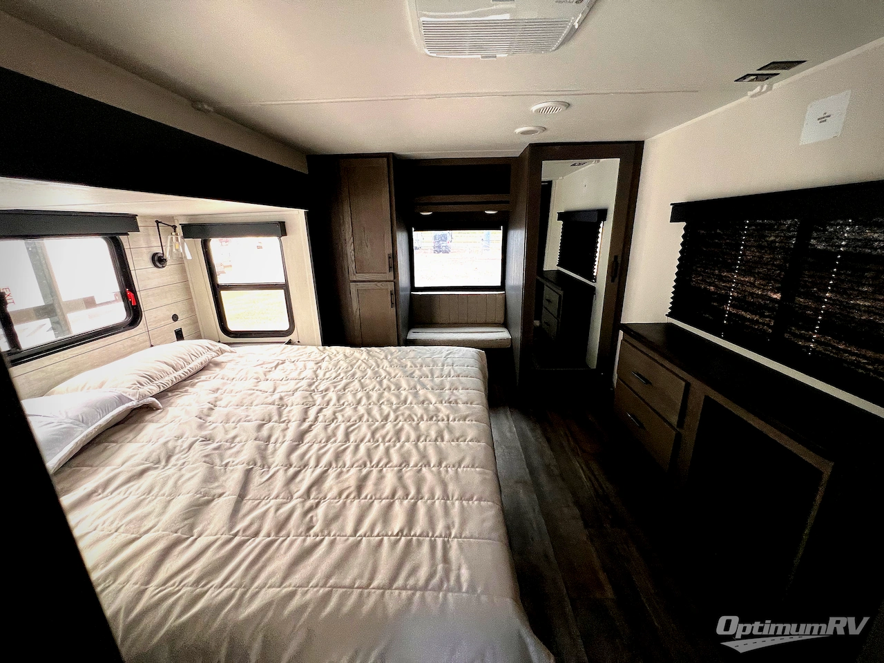 2025 Forest River Cherokee Arctic Wolf Suite 3650SUITE Photo 20