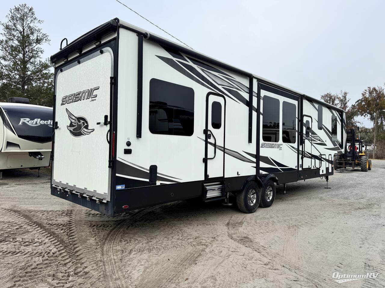 2020 Jayco Seismic 3512 Photo 2