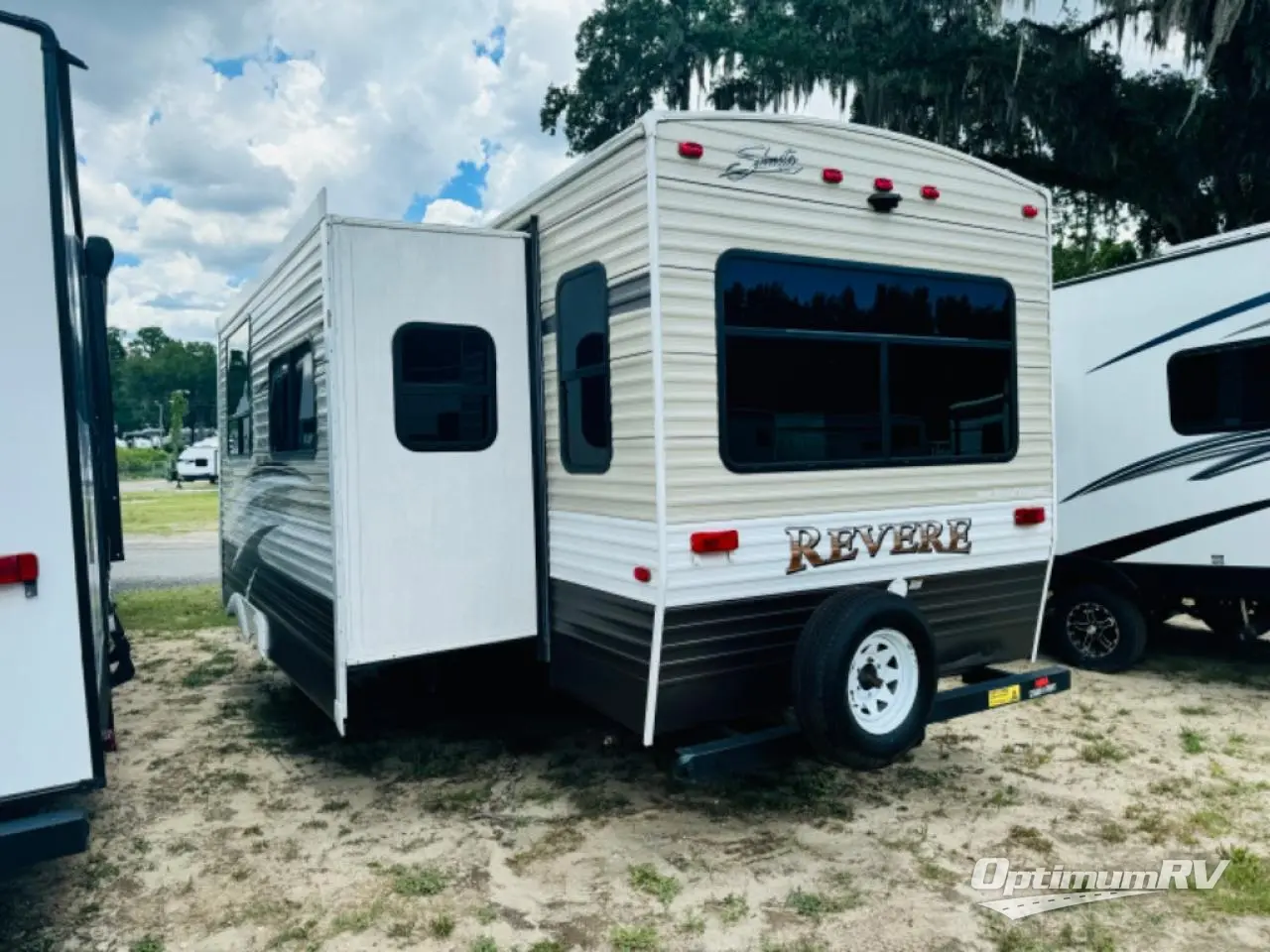 2017 Shasta Revere 27RL Photo 3