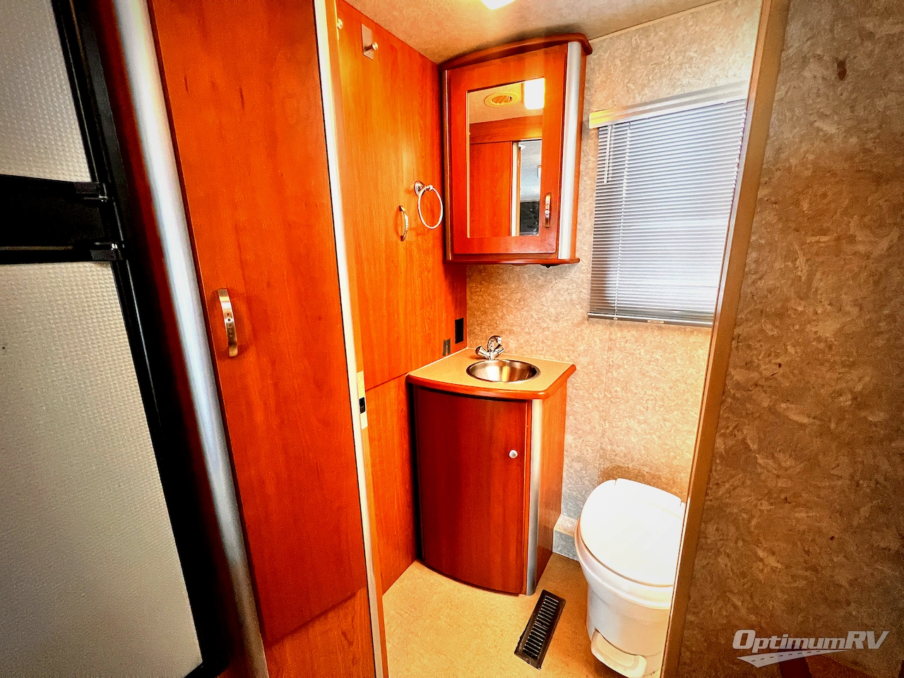 2009 Winnebago View 24H Photo 16